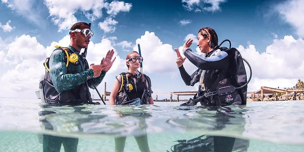 learning scuba diving in watamu